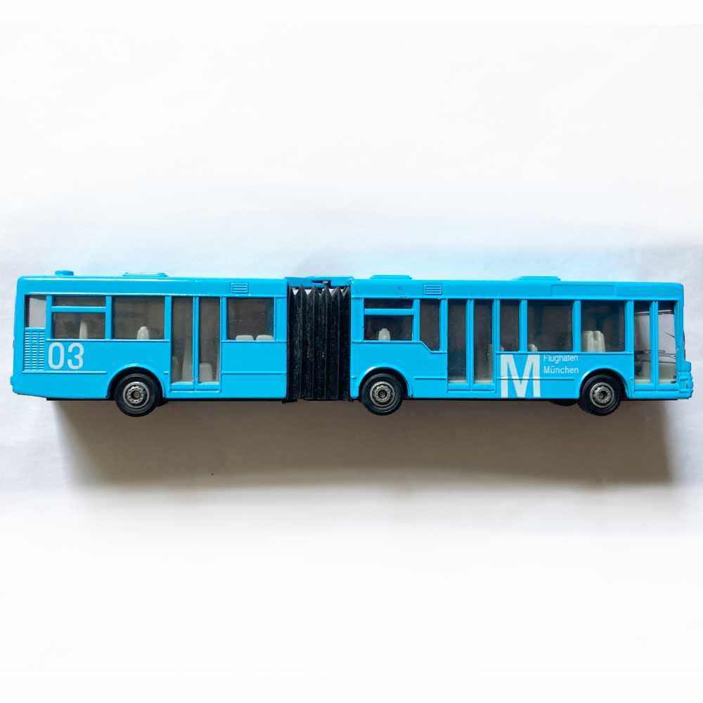 Siku | 1617 Gelenkbus München Flughafen hellblau - ohne Verpackung