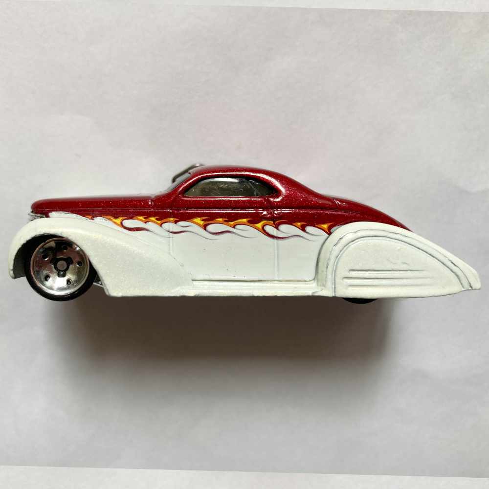 Hot Wheels | Swoop Coupe Metalflake White/Metalflake Red 2006 - ohne Verpackung