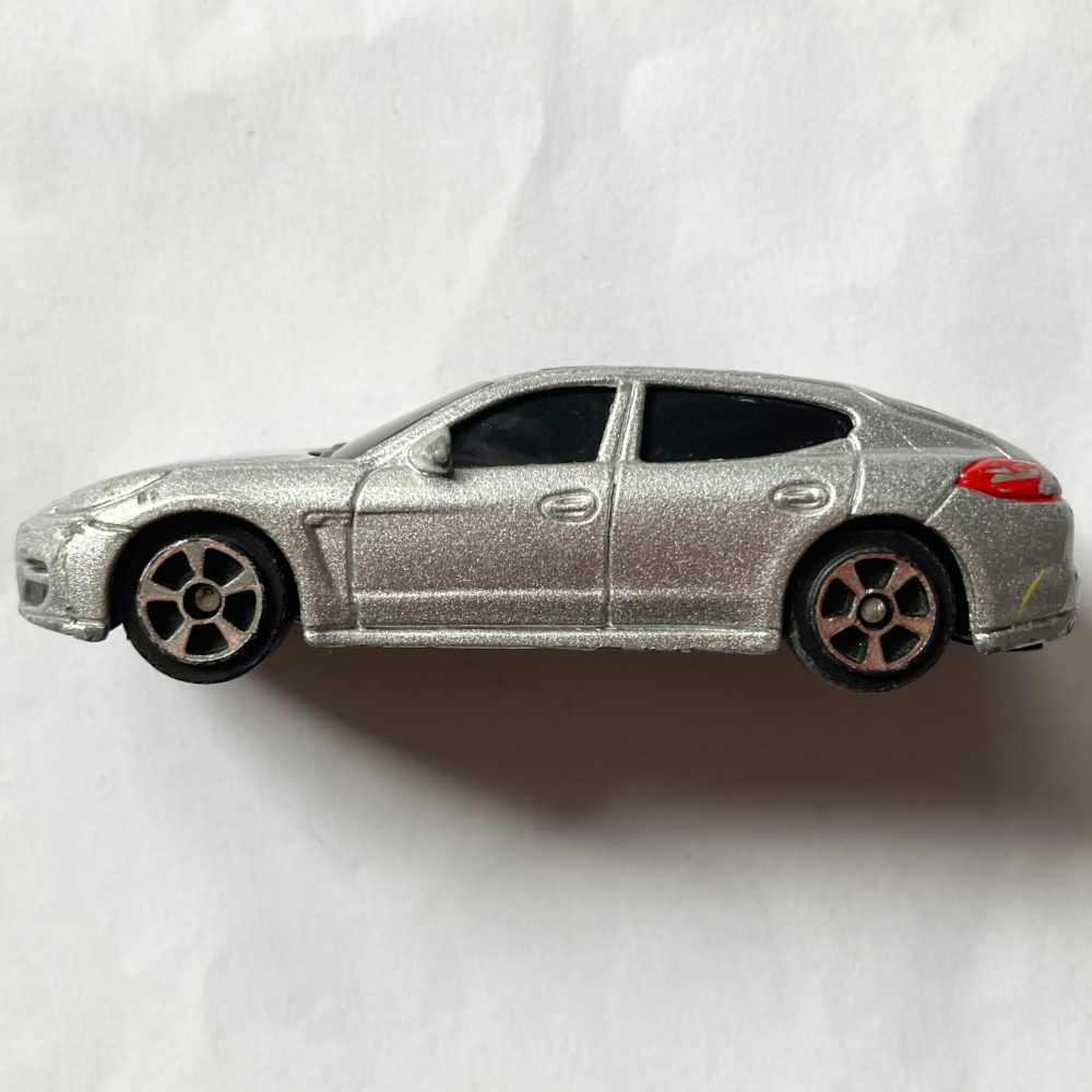 Maisto | Porsche Panamera Turbo silber - ohne Verpackung