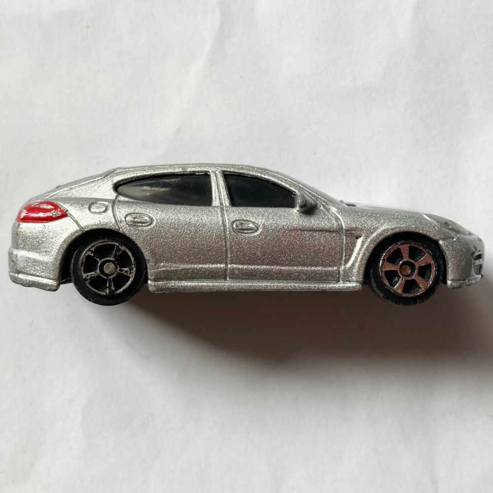 Maisto | Porsche Panamera Turbo silber - ohne Verpackung