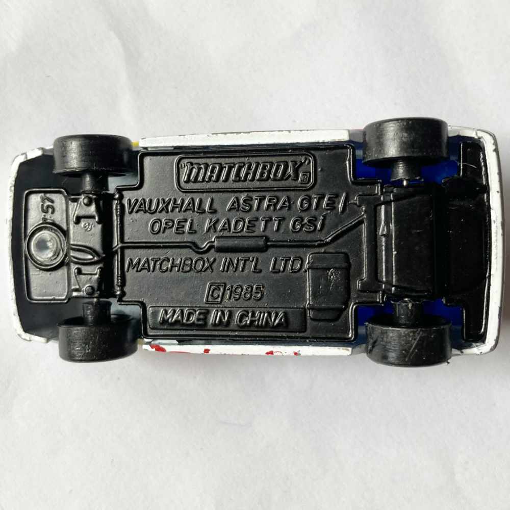 Matchbox | Vauxhall Astra GTE / Opel Kadett GSI STP weiß- ohne Verpackung