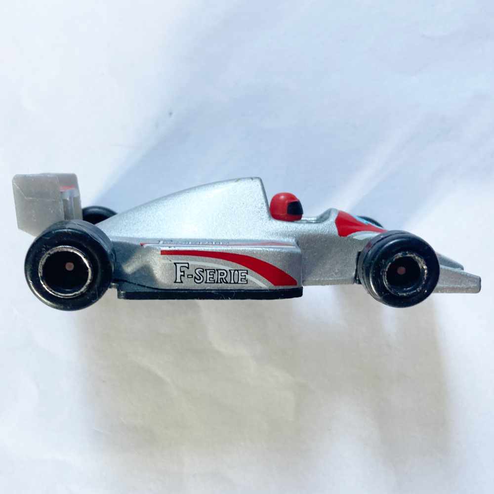 Welly | No 8250 Formel 1 Rennwagen F-SERIE silber - ohne Verpackung