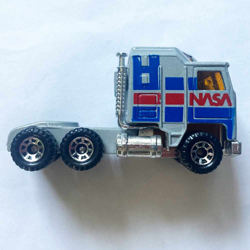 Matchbox | Kenworth Zugmaschine NASA graumetallic - ohne Verpackung
