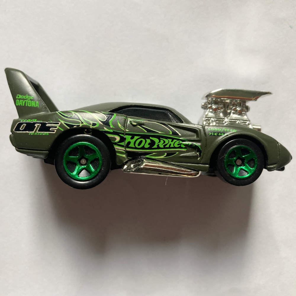 Hot Wheels | '70 Dodge Daytona matt oliv 2004 - ohne Verpackung