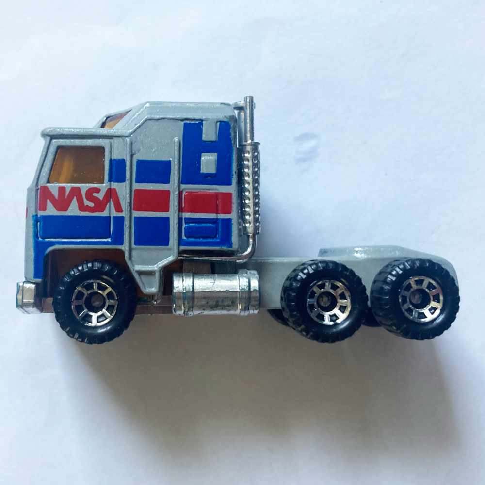 Matchbox | Kenworth Zugmaschine NASA graumetallic - ohne Verpackung