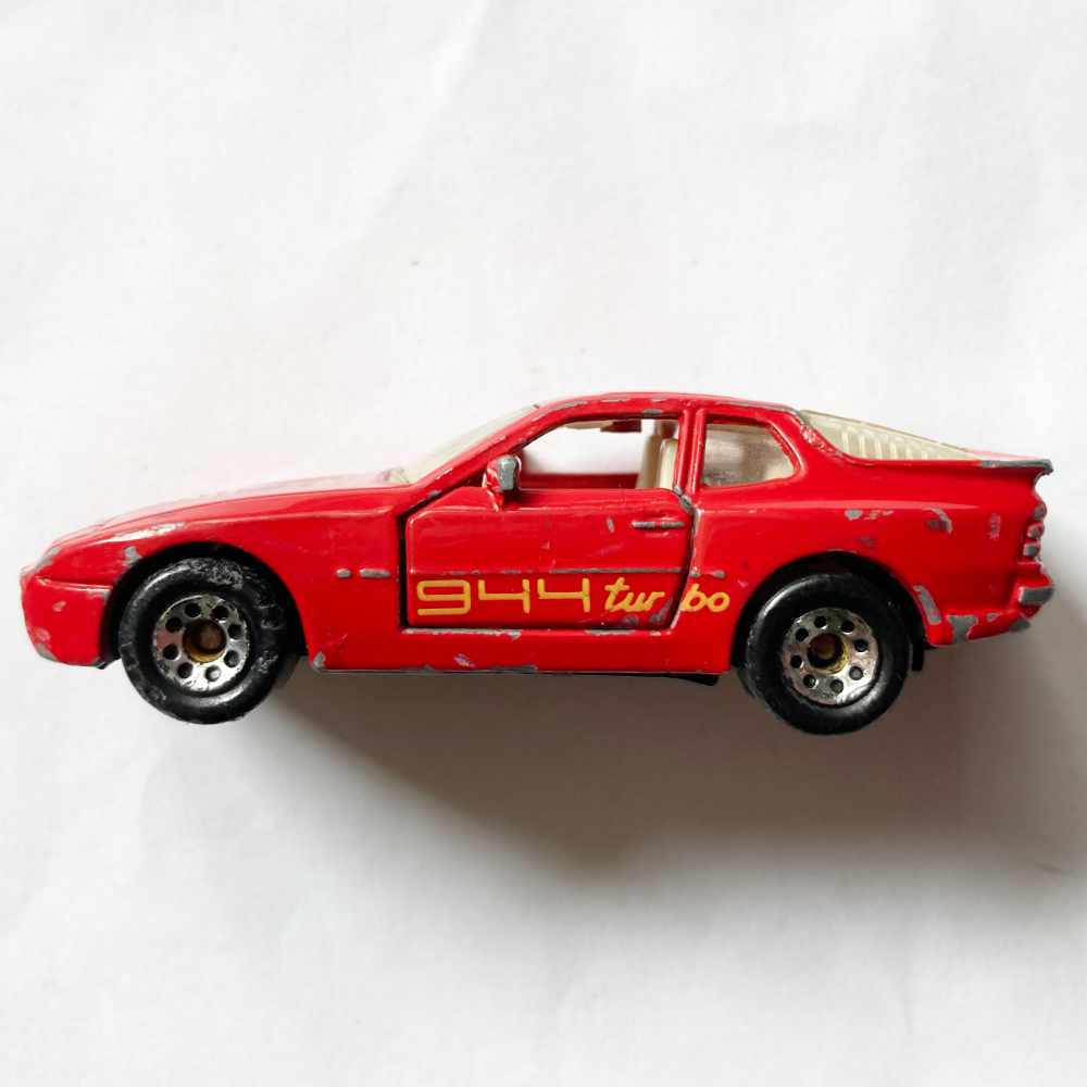 Matchbox | Porsche 944 Turbo rot - ohne Verpackung