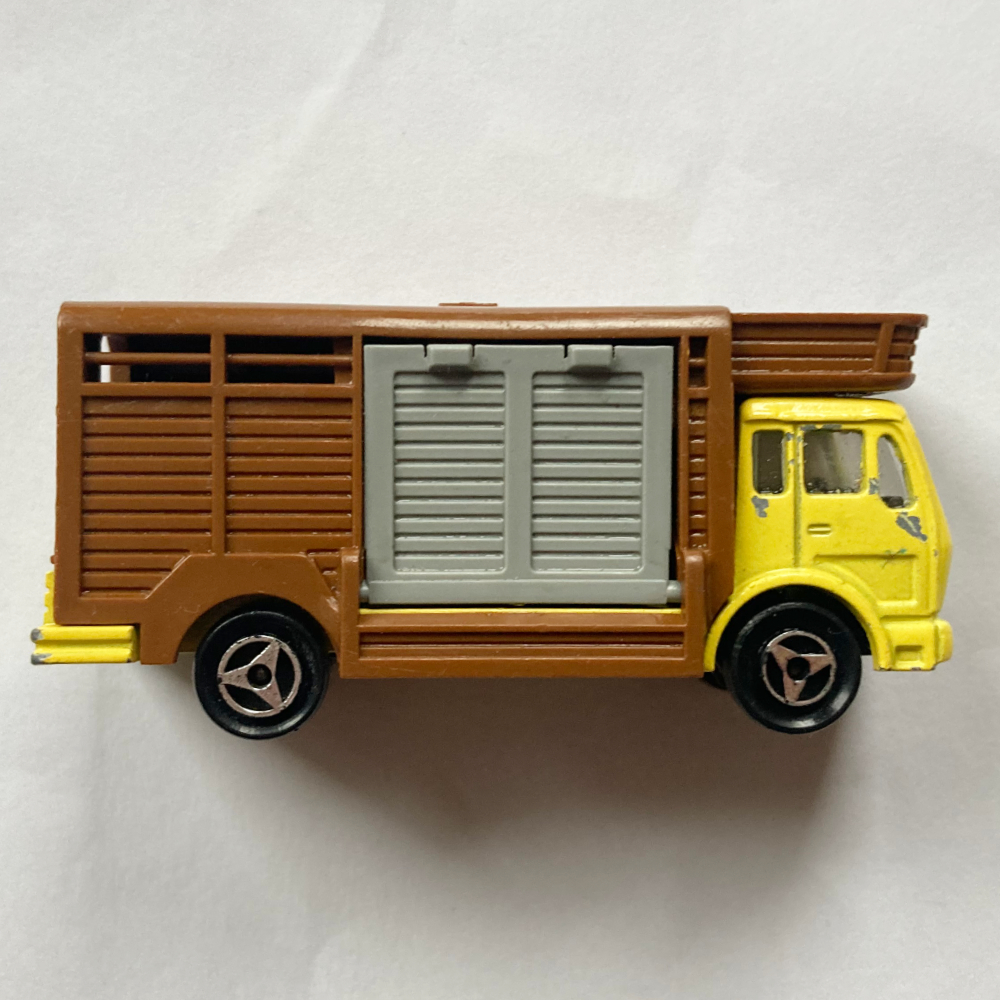 Majorette | No 254 Mercedes Pferdetransporter gelb/braun - ohne Verpackung