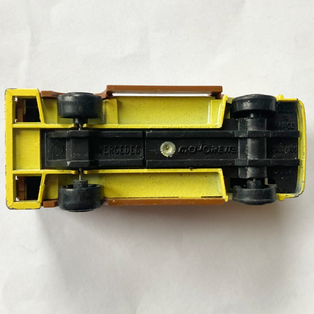 Majorette | No 254 Mercedes Pferdetransporter gelb/braun - ohne Verpackung
