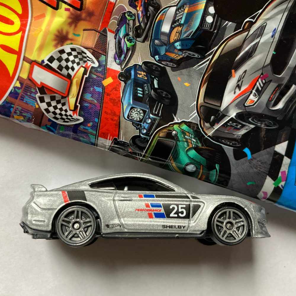 Hot Wheels | MYSTERY Models 1. Serie 2026 #03 Ford Shelby GT350R silber