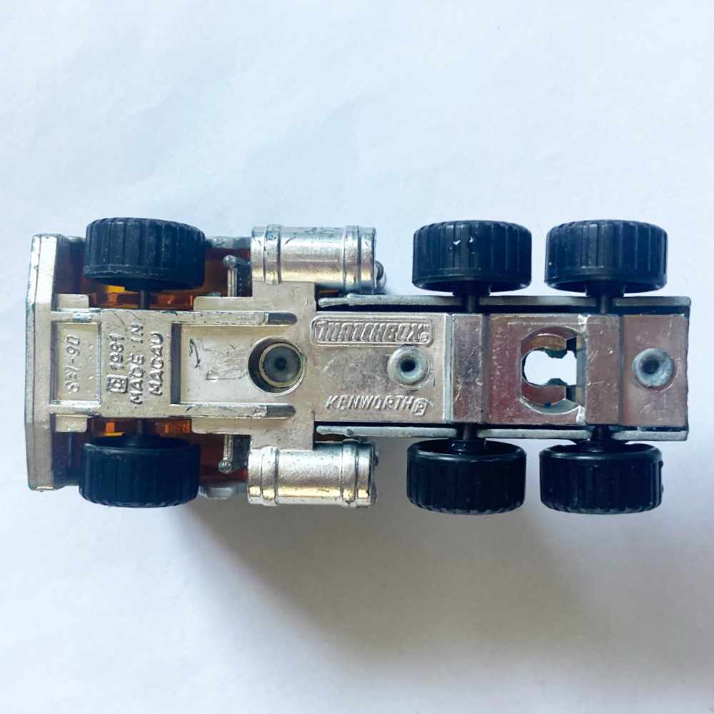 Matchbox | Kenworth Zugmaschine NASA graumetallic - ohne Verpackung