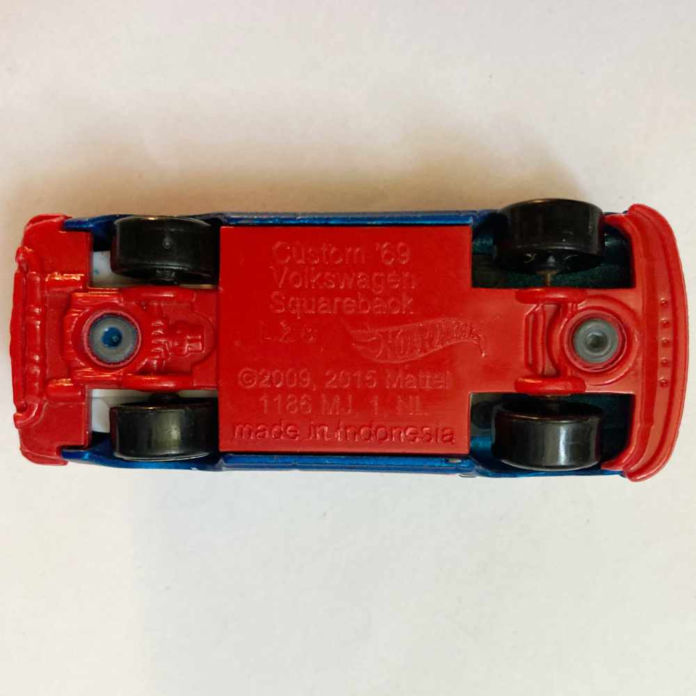 Hot Wheels | Custom '69 Volkswagen Squareback matt blue - without packaging