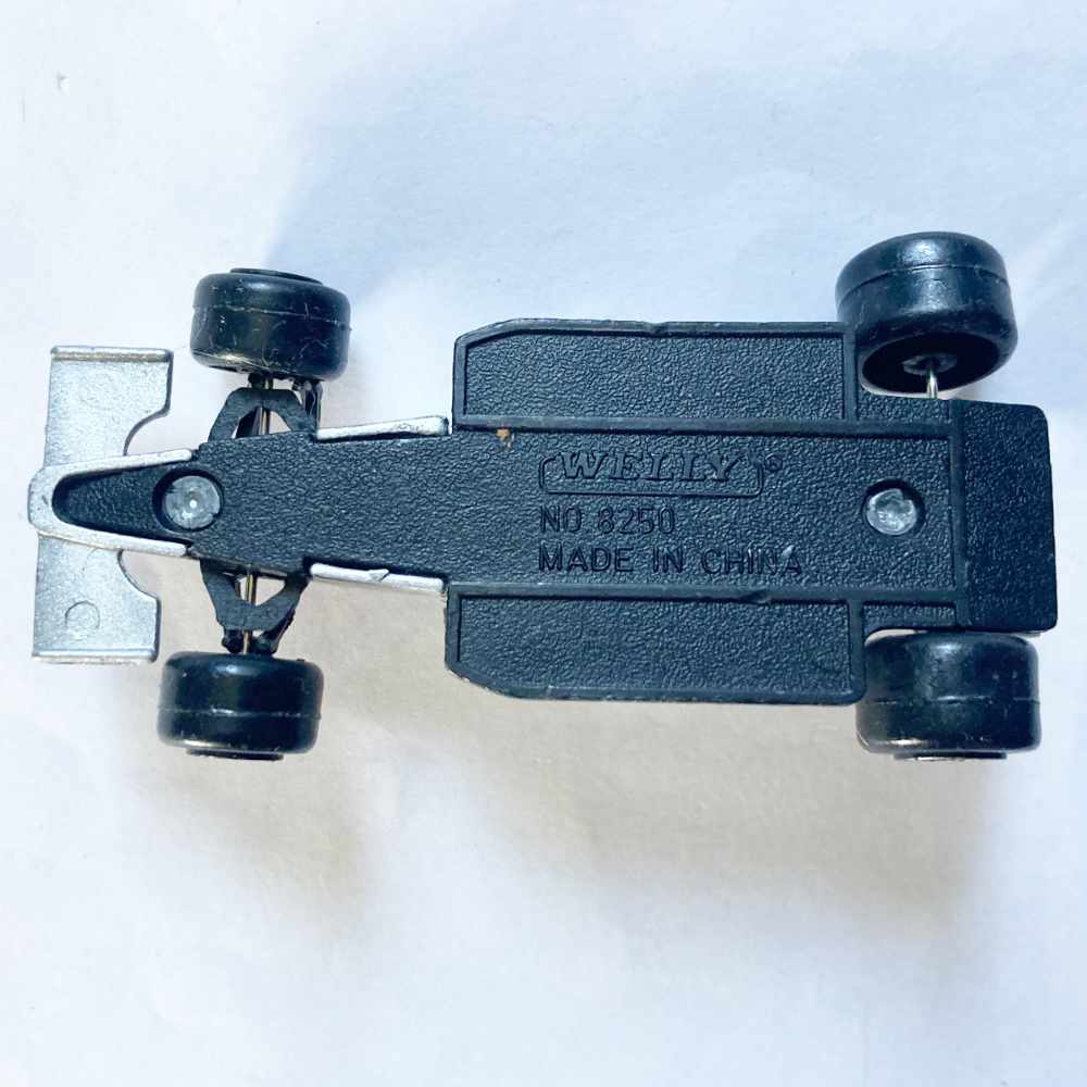 Welly | No 8250 Formel 1 Rennwagen F-SERIE silber - ohne Verpackung